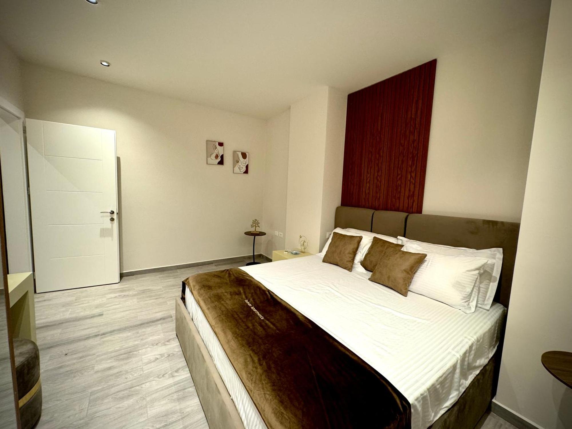 Roman Apartments Apartament Wlora